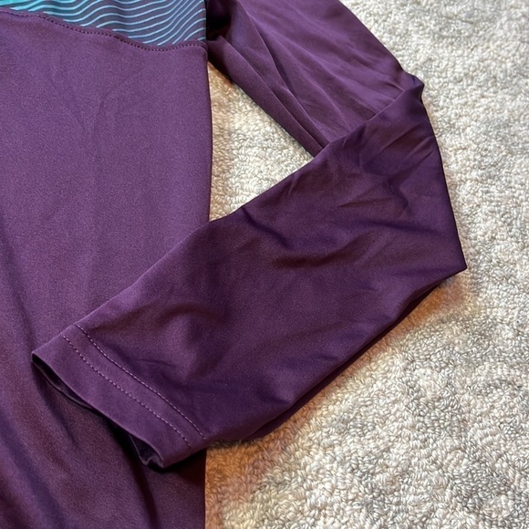 Under Armour Long Sleeve Shirt size medium - Picture 3 of 5